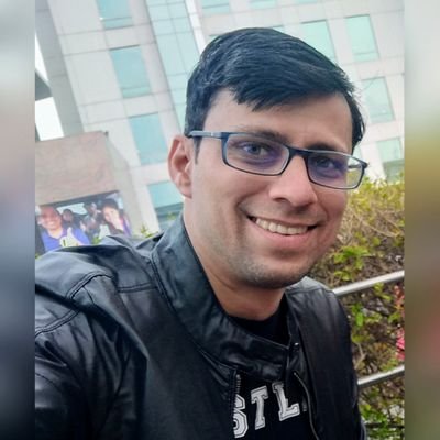 Jo bhi main kehna chaahu.. tweet kare alfaaz mere..