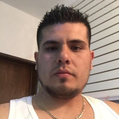 Hombre de 27 años dotado, me encanta el sexo, busco mujeres para pasar ratos agradables sin compromiso, me encantan las maduras mi WhatsApp es 3741024525