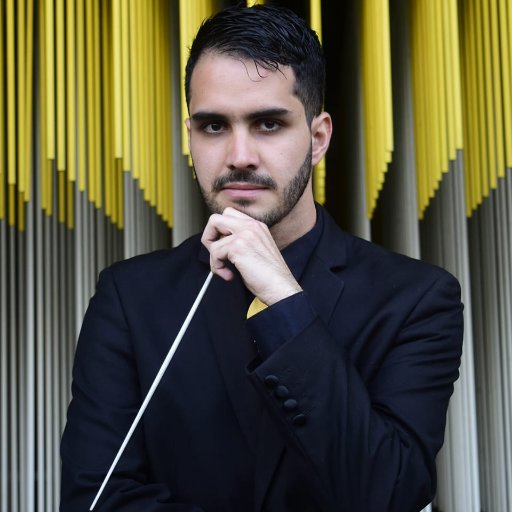 27. Flautista, Director de Orquestas. 
//
Flute player, Orchestral Conductor.