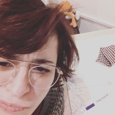 gatzoneta's profile picture. Mare de dos al·lots que fa la gatzoneta enfeinada en altres menesters, fa el que pot.