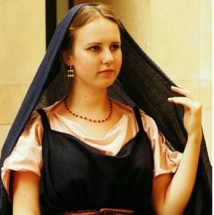 Name's Anique. Doing a PhD in 🏛Roman dress @UvA_Amsterdam
Seamstress and reenactor.
Designer of Roman jewellery as 'JustClassic'