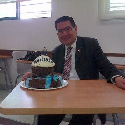 Lingüista. Profesor desde hace 35 años en el Colegio Americano de Puebla. Autor de libros de texto de Español, Ortografía y Lectura y redacción.