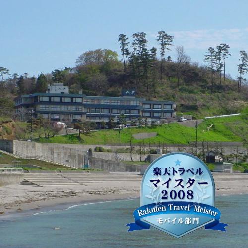 輪島温泉郷にある日本海一望の宿「輪島温泉八汐」です。令和6年元旦の能登半島地震に被災し、休業せざるを得ない状況になりました。建物被害により令和7年6月30日より建物解体が始まりました。