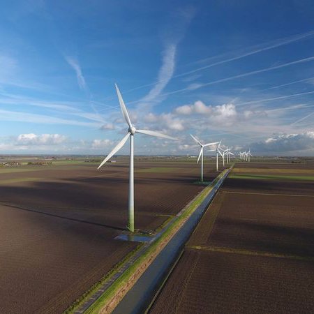 6 akkerbouwers exploiteren Windpark Samen voor de Wind aan de Overijsselse tocht in de Gemeente Dronten.