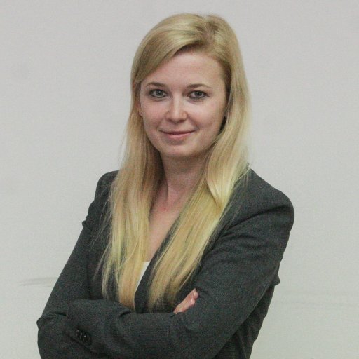 LenkaStepankova's profile picture. Redaktorka Lidových novin (dříve editorka Deníku), která se ráda setkává se zajímavými lidmi a stejně ráda o nich i píše. Tweety nevyjadřují stanovisko redakce.