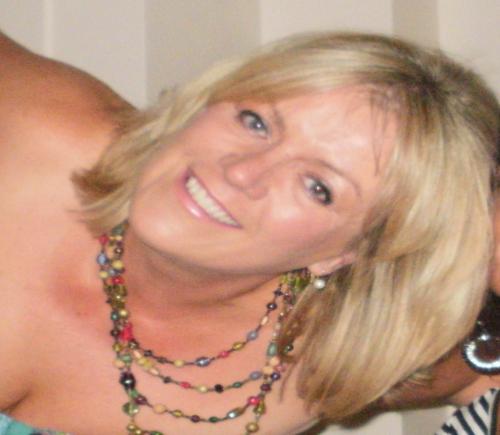 Beverley476's profile picture. sometimes a circle, occasionally a triangle, always a squiggly line but never ever a square........