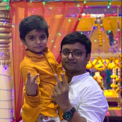 ज़िन्दगी बदलने के लिए लड़ना पड़ता है और आसान करने के लिए समझना पड़ता है कुछ अलग करना है, तो भीड़ से हट कर चलो l भीड़ साहस तो देती है, पर पहचान छिन लेती है l