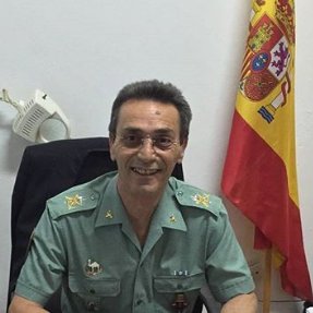 Pacense afincado en Canarias, Padre, Abuelo, orgulloso de ser español y servir a mi Patria.
Antiguo Caballero Legionario.
Cada uno será lo que quiera.