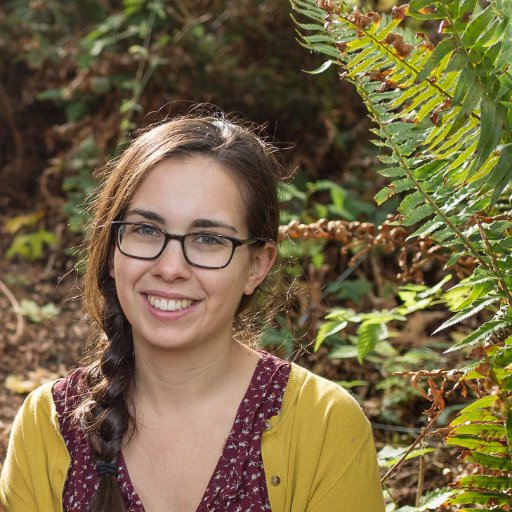 Community ecologist; Assistant Prof at SUNY Plattsburgh. Studies  microbe-plant-insect interactions in natural & ag systems. she/her