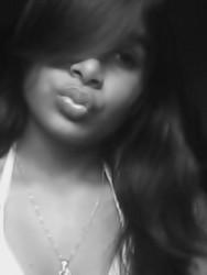 beignaborges's profile picture. É da natureza humana ser livre, e não importa por quanto tempo você tente ser boa, você não pode segurar uma garota má.