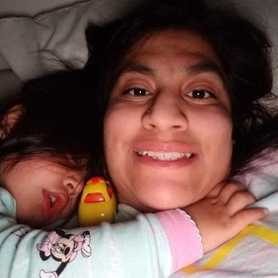 My name is Cynthia. #Graduated A.H.S alumni #C/o2014 my favorite color is red :) I love the Chicago Bulls and chicago bears❤❤ #MomLife  1-12-15=❤∞