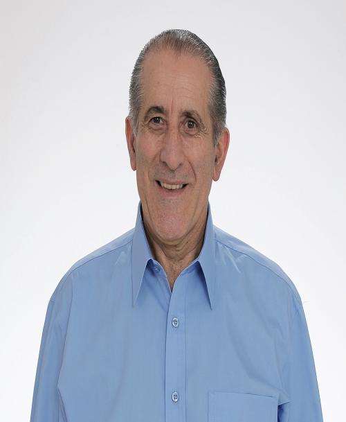 Sou agricultor cooperativista, contador, filósofo e político.