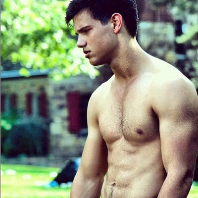 “I can’t do it.” Pureblood. Gryffindor. Werewolf. Anger issues. Lone Wolf. Protective. Troubled. Unpredictable. Trust issues. (Fake Account) #SpiderJug #HPRP