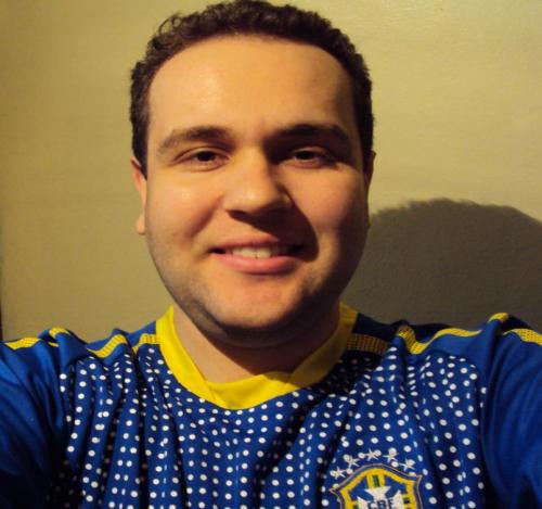 Quem sou eu?
A alegria de quem me ama,
a tristeza de quem me odeia,
e a ocupação de quem me inveja!
Ahh uma dica faz igual eu: Vive a tua vida!
