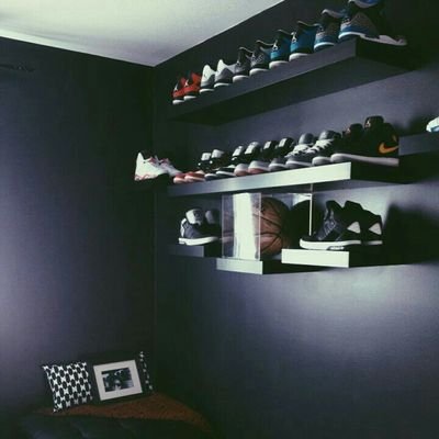 Best sneakers world class brands high quality and valuable ,I bring all kinds of sneakers ladies&gents +unisex designer entrepreneur.#Comboa