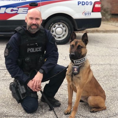 @TorontoPolice Professional Standards (Former K9 Handler). Acct is not monitored 24/7. To report a crime call 4168082222/TDD 4164670493 or 911 in an emergency.