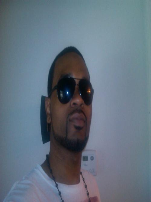 Dennis_Knows's profile picture. Follow my new account @DennisKnows