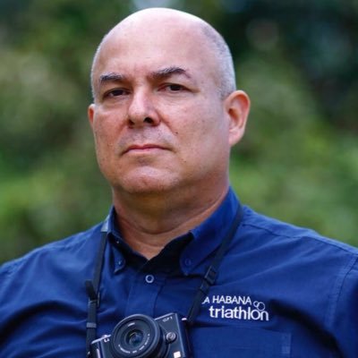 Máster en Ciencias en Tecnología Electroquímica, Fotógrafo Camarógrafo colaborador de la prensa cubana, Cubano Fidelista