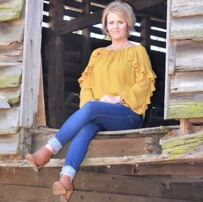 becca_harvey_13's profile picture. 
