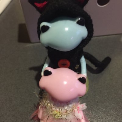 Eri1440's profile picture. あんまりiPhoneを使いこなせてない機械音痴の方向音痴とダメダメな人間です(^◇^;) 最近姉とちまちま小物を作ったりして、楽しんでます( ^ω^ ) 本が好きすぎて、日々部屋に本が増え続けてます（≧∇≦）そろそろ床が心配に……