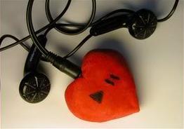 _songsandhearts's profile picture. through notes instead of words. RT as much as you want and enjoy!