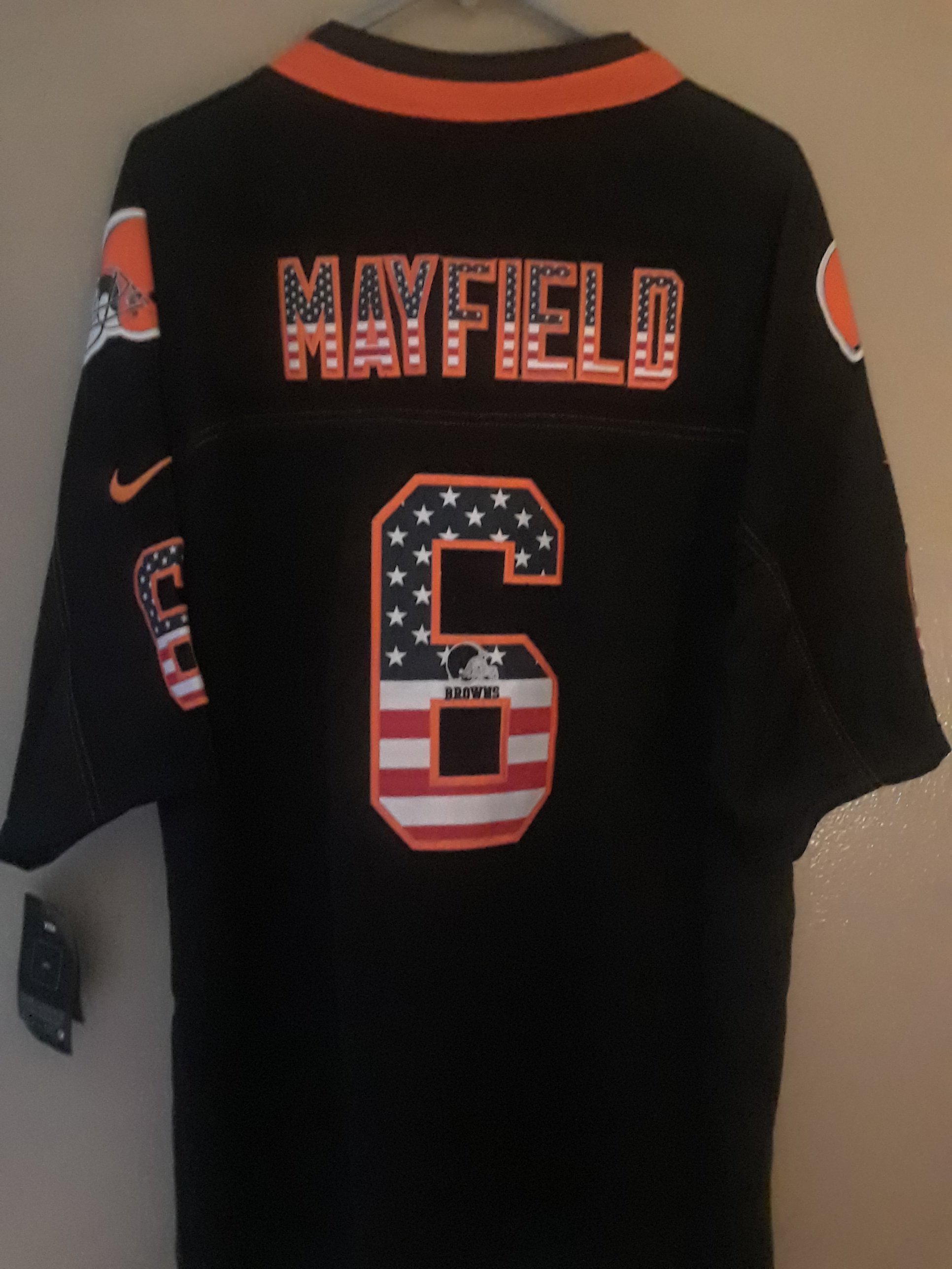 Talented madden player channel Twitch/Ryan_b33 looking to become one of the best in the competitive madden series anyone with information feel free to @me