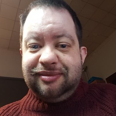 Personne handicapée ayant un site sur le ping et prépare une base de données sur le sujet.