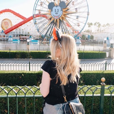 Visiting from Instagram. 👋🏻 I capture and share my love of Disneyland. 💕