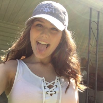 llexillester's profile picture. dog mom🐾💜