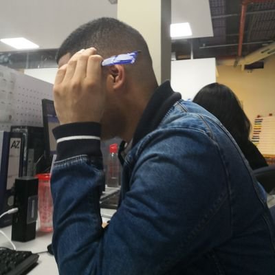 FeloCarl05's profile picture. Smiling on the inside