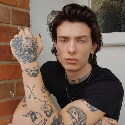 urxismael's profile picture. M Y L O.