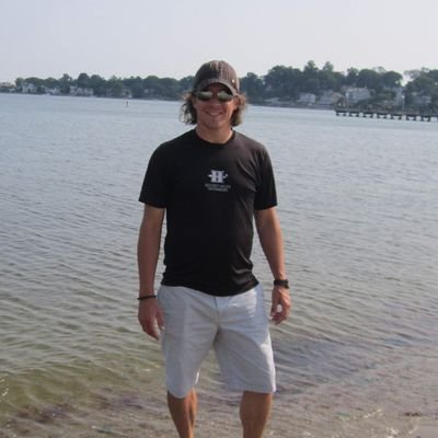 A business nerd and sports junkie, simply trekking through the realms of family, work and play.
Co-founder: