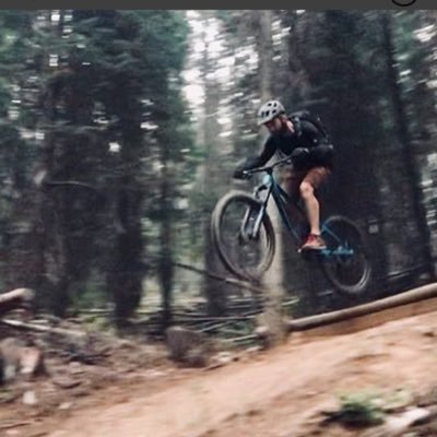 MTB rider/Turfie/Live Music/Guitar/Golf/BF is a Golden Retriever
.....Lover of Mountains ⛰🏌️🐶🇨🇦🚵🎸
🚴Giant Regin 2 2018