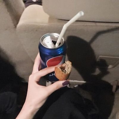 SweetBaklawa's profile picture. 💜💅