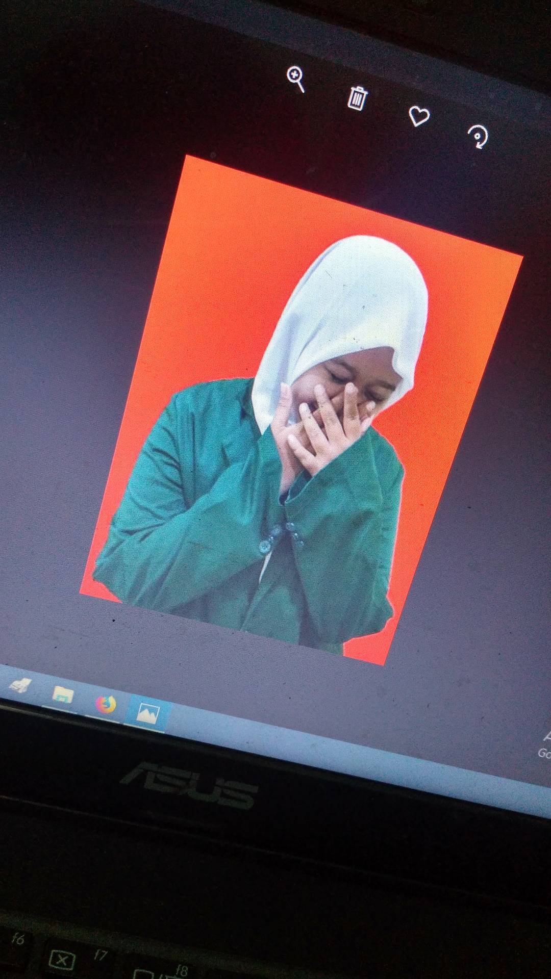 Muslim Cerdas :) ||
UHAMKA ➡➡ Indah Fitriandani, S. Farm || Carat INA 💕💎
Ig : indahfiii ||
RunningManINA dont walk, run!!!