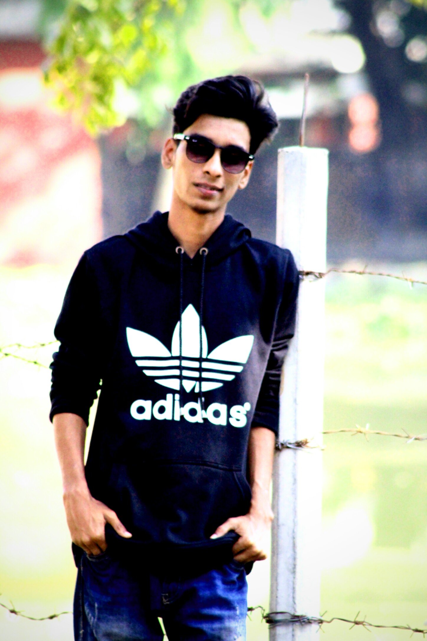 Anop22080839's profile picture. আমি জানি না আমি কে শুধু এতোটুকু জানি আমি সৃষ্টিকর্তার তৈরী একটি পরিপূর্ণ প্রানী যার মধ্য পৃথিবীর সব পূর্ণতা আছে।  কিন্তুু কিছু সময় সে গুলো প্রকাশ পায় না😎