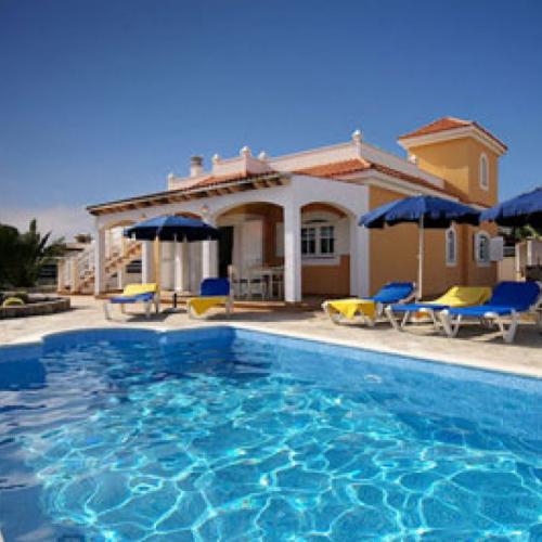 Disponemos de las Mejores Villas de Lujo en Fuerteventura para tus Vacaciones. Con 1/2/3 Habitaciones. Todas con piscina privada y jardín.