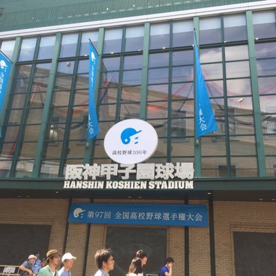 yoko26yamako26's profile picture. 神戸の大学生 古着Championチャンピオンリバースウィーブパーカージャイアンツ⬅️欲しい！(◎_◎;)