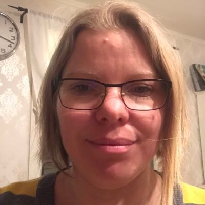 Annber78's profile picture. Leg.gy lärare i eng , sh och svenska.IKTintresserad.Jobbar på Komvux.Jämtlänning som bor i Värmland.2-barnsmor. Tweets mostly in Swedish.