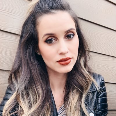 Cat Lady, Oregon girl, Bookworm, INFP 9, Youtuber, Makeup Artist, and Mom.... just doing her thing. https://t.co/BFUdSHgoTU