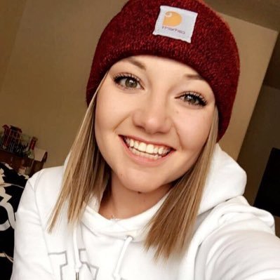 KiaraRashel's profile picture. majoring in awkward eye contact at ndsu.