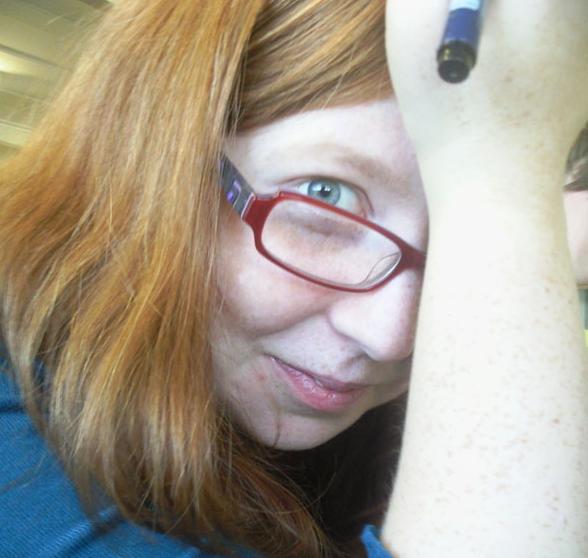 Small, strange, ginger archaeology-grad-turned-banker (no puns pls). I love music, colour, my partner, money saving and generally living.