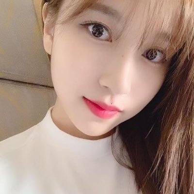 Minawithout's profile picture. Eii gosto de K-pop e futebol eh isso @aloonast @izonest_