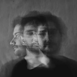 Somiador d'estrelles.
Ara, fotògraf inquiet.
Abans, co-director i redactor @totmusicat_web i de @enrenou_cat. Creador de @MidSeasonSeries.