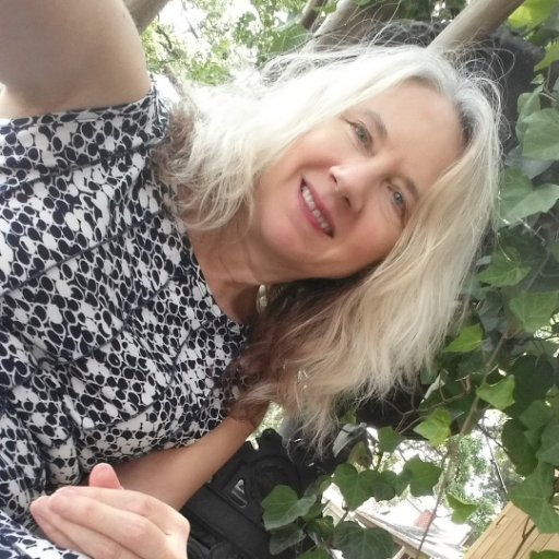AskLorraine's profile picture. Quantum Leap Creator of Sovereignty, Intimacy, and Embodiment. Indulging in Magical Healing and the strange range of the human game.