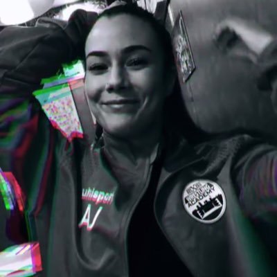 GIFS and Updates of @Kelly_WP!💗 Make sure to follow my main account, @KimWrestling💥