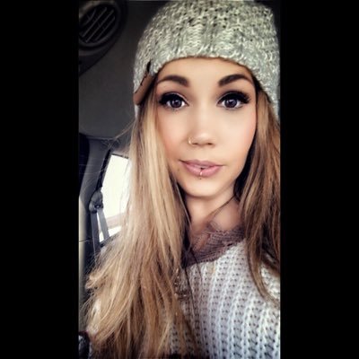 AddieMelinda0's profile picture. Art lover and music lover.