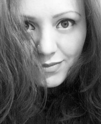 👩🏻‍💼 Sócia OVNI Estúdio Criativo @ovnicriativo  👩🏻‍💻Publicitária    📷 Fotógrafa  🎤 🎸 🎶 Cantora e guitarrista nas horas vagas. 🐶 mamãe do Ozzy