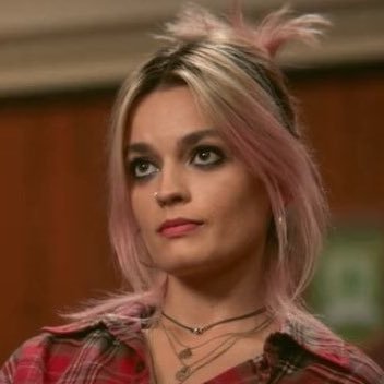 moonatzenith's profile picture. excuse my english