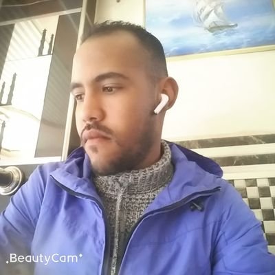 Youness04039694's profile picture. 